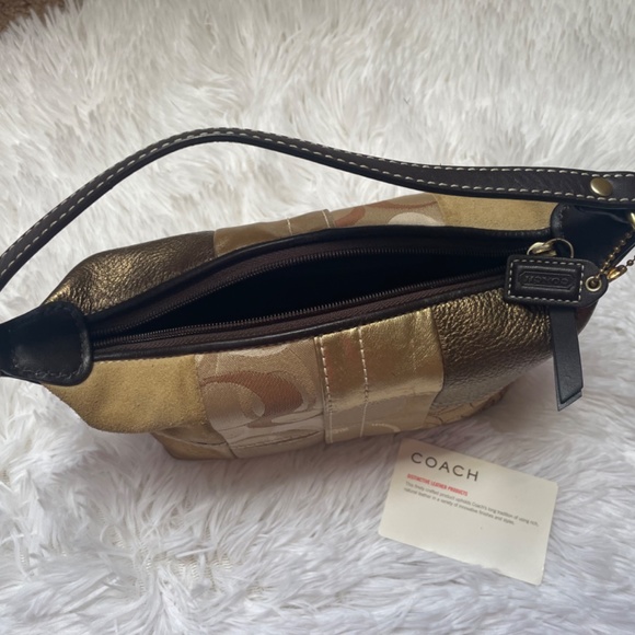 Small Coach Hand bag - Picture 2 of 7